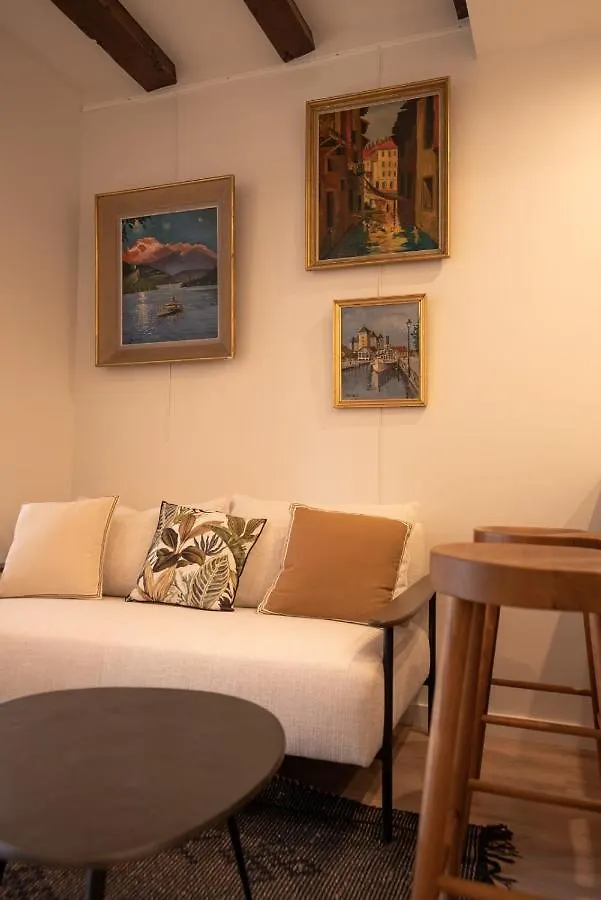 Apartment La Suite Du 10 - Nice Studio With View On The Canal And The Castle Annecy France